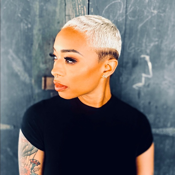 Meet your Posher, Brande - Picture 2 of 2